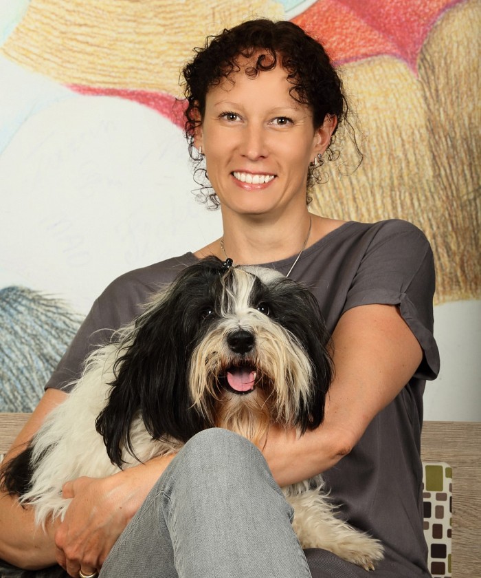 dr. TINA ROŠKAR
